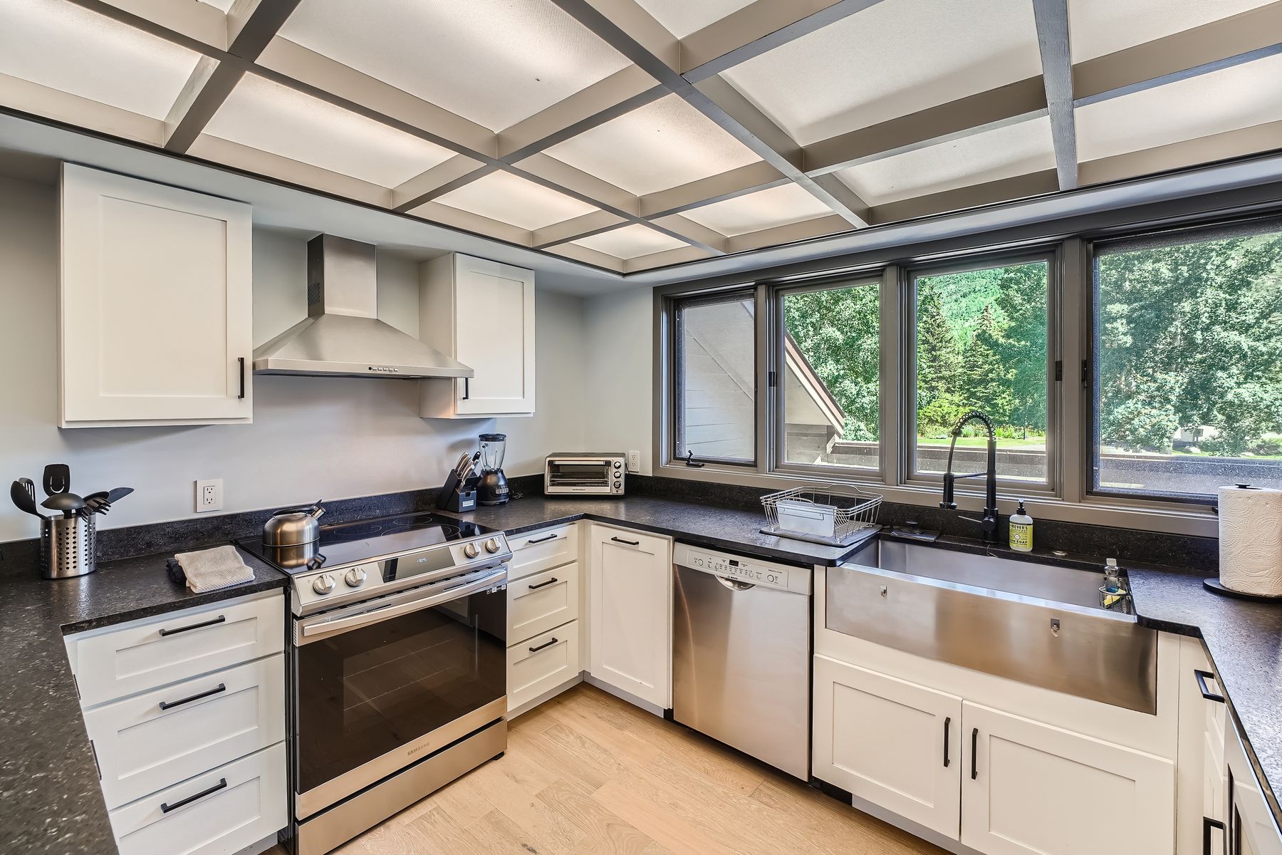 1750 S Frontage Road W — Kitchen